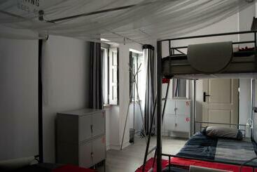 Lisbon Hostel Terminal 3