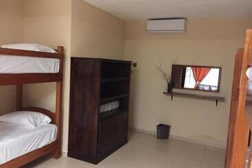 پانسیون Hostal Aquismon