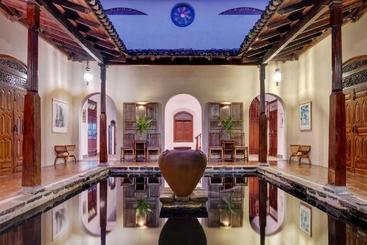 هتل Apa Villa Illuketia
