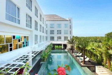 هتل Mercure Bali Harvestland Kuta