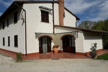 بنسيون Camere Montalbano