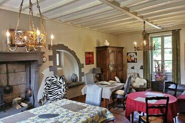 تختخواب و صبحانه Domaine Les Pradets