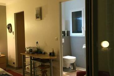 تختخواب و صبحانه La Chambre Des Amis