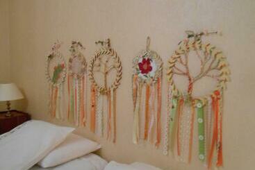 تختخواب و صبحانه La Roseraie