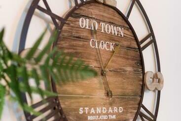 تختخواب و صبحانه Loft Style Taverna