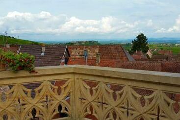 تختخواب و صبحانه Adrihof à Riquewihr, Cour De L Abbaye D Autrey