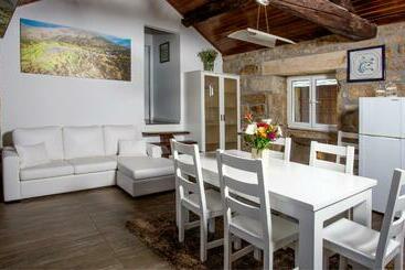 تختخواب و صبحانه Casa Amarela