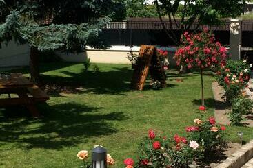 تختخواب و صبحانه Chez Camille