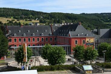 هتل L Auberge Saint Remacle