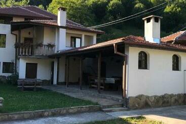 פנסיון Yovkovata Kyshta