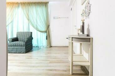 پانسیون The Shore House
