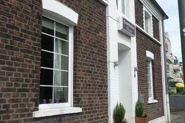 هاستل Haus Gerry