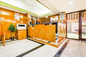 Hotel Oyo 270 Dream Land