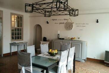 Bed and Breakfast Maison D Hôtes At Home