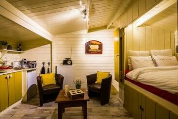 تختخواب و صبحانه Bed En Breakfast Gees