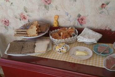 تختخواب و صبحانه Bed En Broodje Bloem
