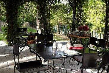 تختخواب و صبحانه Mas De L Ile