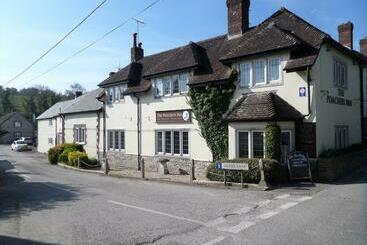 هتل The Poachers Inn