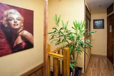 پانسیون Hostal Goias