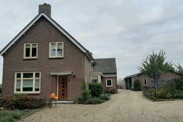 تختخواب و صبحانه Bed En Boterham