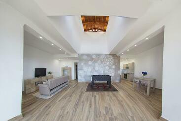 تختخواب و صبحانه Villa C Luxury Estate