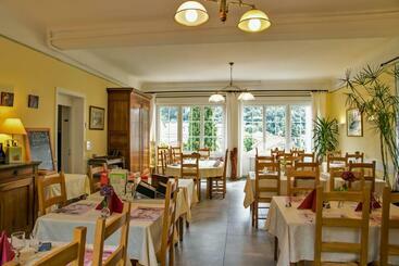 هتل Hôtel Restaurant Les Touristes