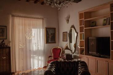 مبيت وإفطار Borgo Della Rocca