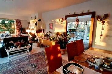 تختخواب و صبحانه Chambres D Hôtes Les Pins