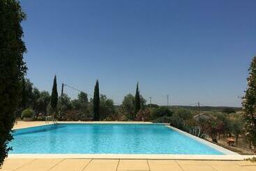 پانسیون Herdade Do Charito
