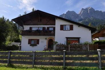 تختخواب و صبحانه Gästehaus Kerschbaum
