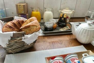 تختخواب و صبحانه Le Grenier Du Jardin
