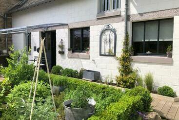 تختخواب و صبحانه Le Grenier Du Jardin