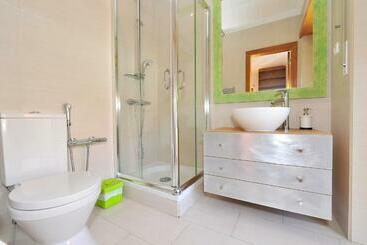 پانسیون Cosy Bedrooms Guest House