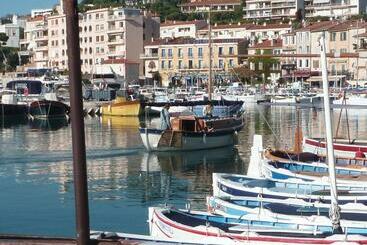 پانسیون Cassis Loc   Chambre Meublée