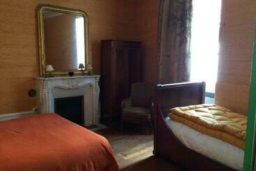 تختخواب و صبحانه La Maison Févret