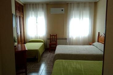 پانسیون Hostal ávila