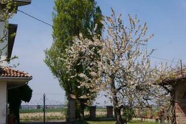تختخواب و صبحانه Antico Pioppo