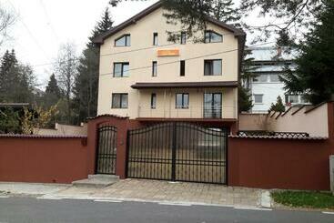 پانسیون Sun House