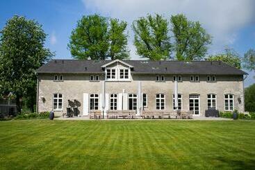 هتل Herrenhaus Gut Neuruppersdorf