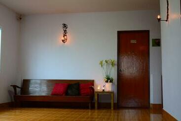 پانسیون Phoonsab Hostel