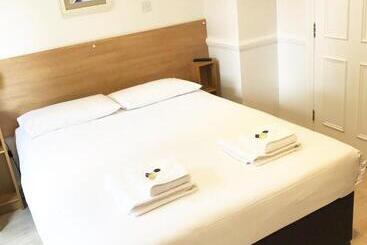 בית מלון כפרי Gidea Park