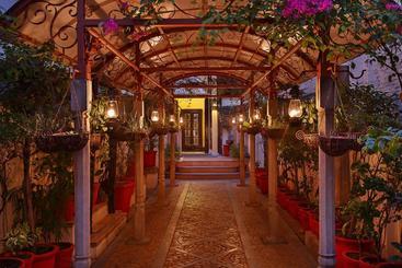 هتل The Haveli Hari Ganga, Haridwar