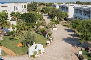 هتل Torre Guaceto Greenblu Resort