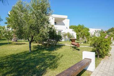 هتل Torre Guaceto Greenblu Resort