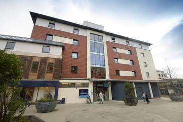 هتل Travelodge Horsham Central