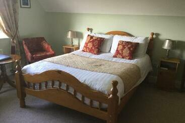 تختخواب و صبحانه Nymphsfield House