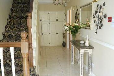 تختخواب و صبحانه Nymphsfield House