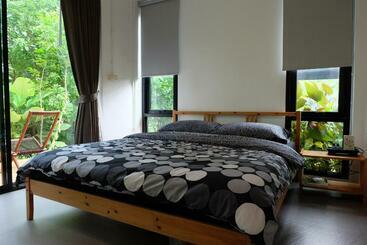 تختخواب و صبحانه Rivercreek Estate