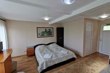 پانسیون Villa Aqua