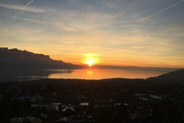 تختخواب و صبحانه Magie Du Léman